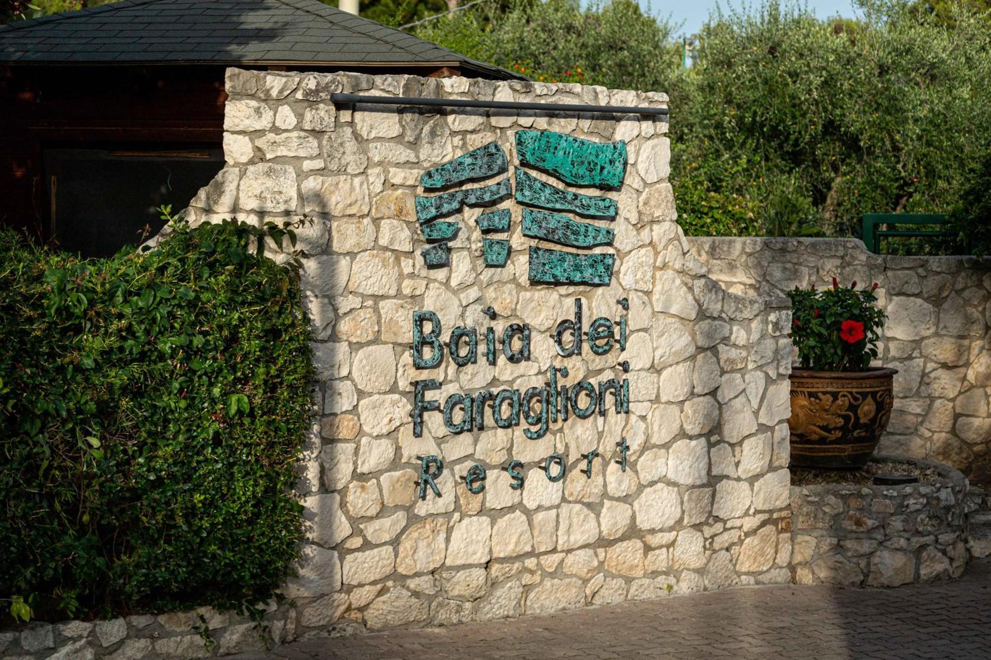 Baia Dei Faraglioni Mattinata