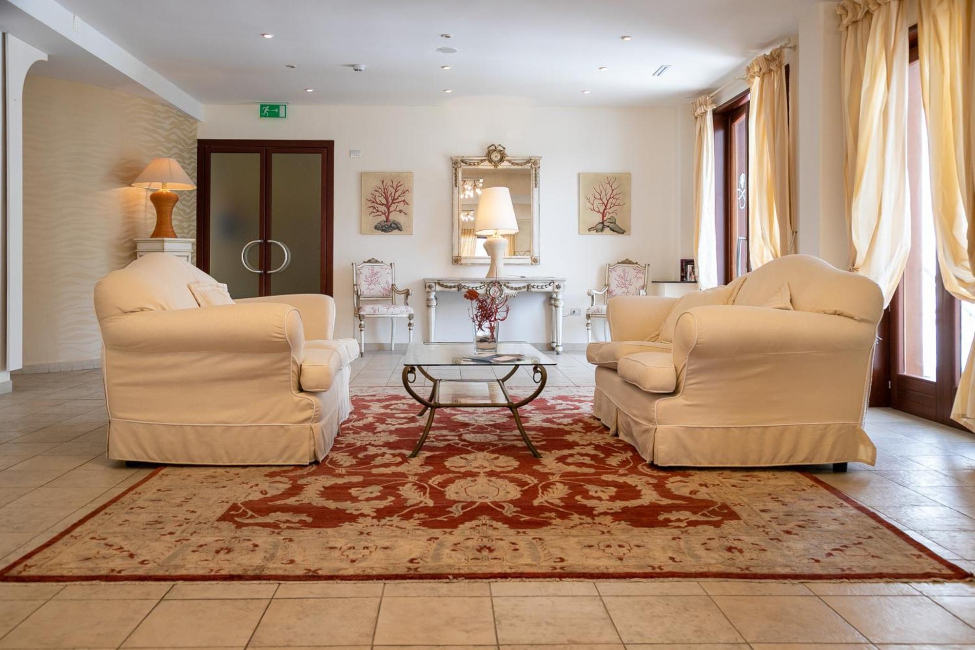 Hotel Ah Premium Baia Dei Faraglioni 4*