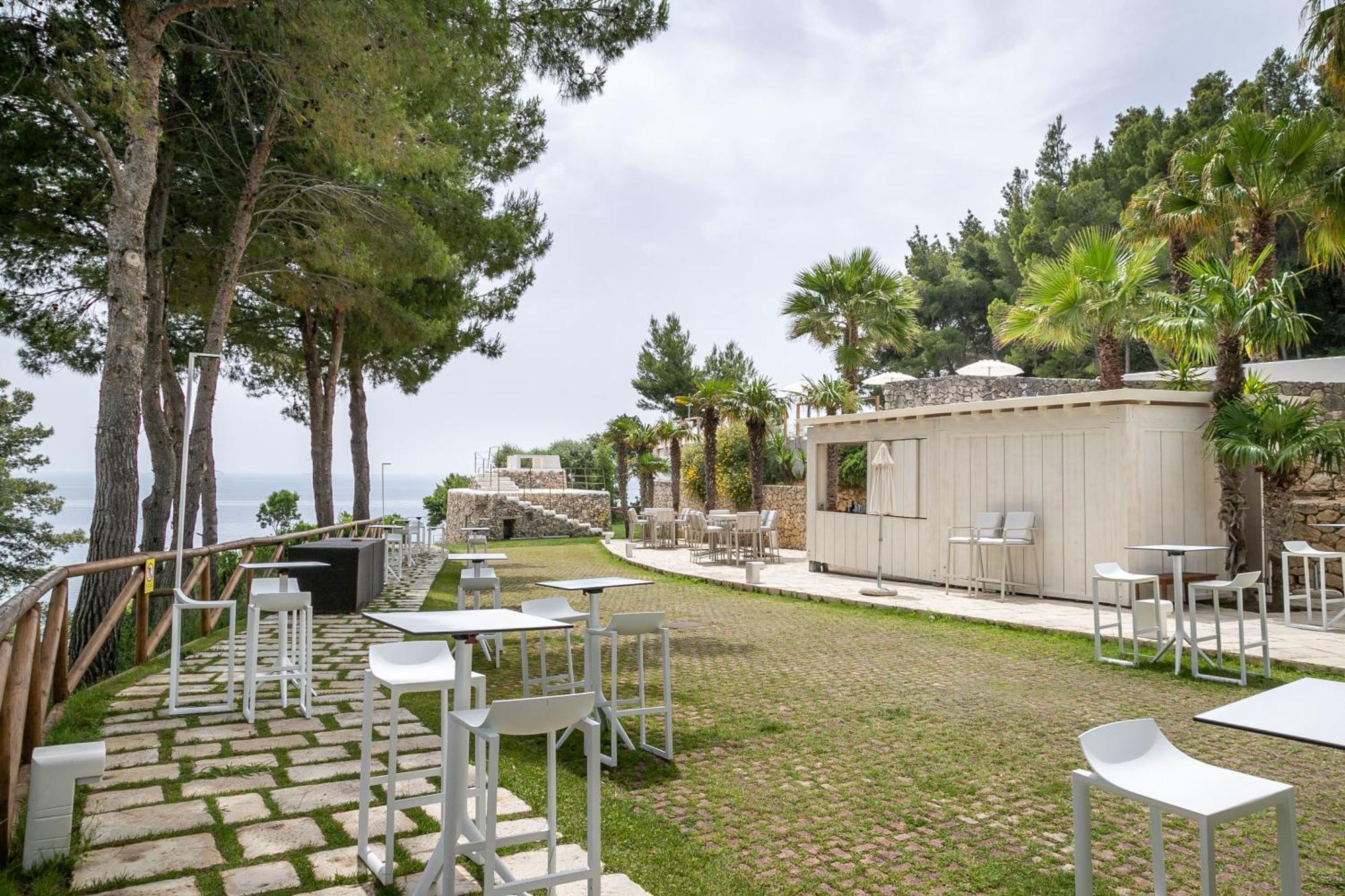 Hotel Baia Dei Faraglioni 4*