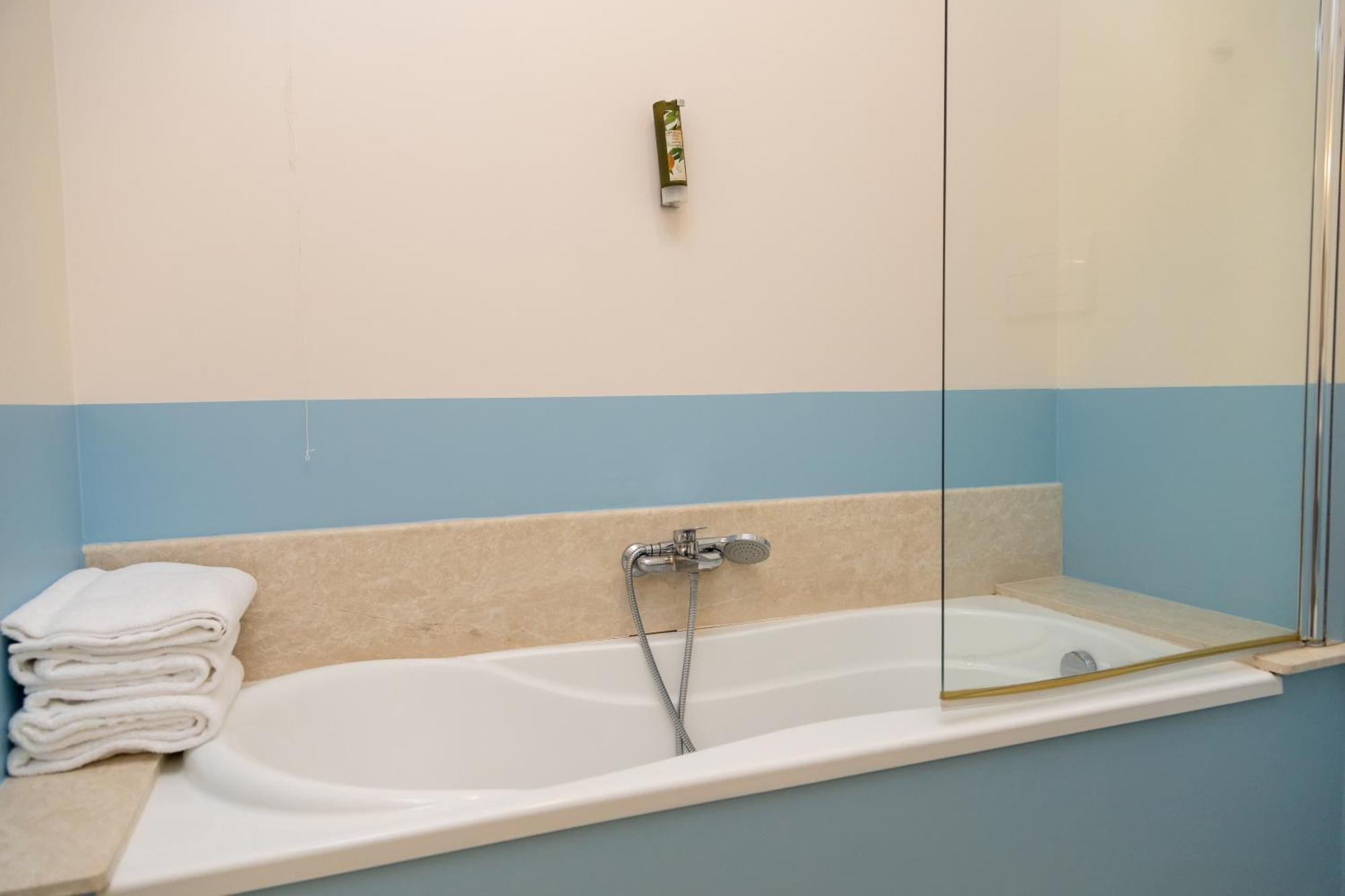 Baia Dei Faraglioni Hotel 4*