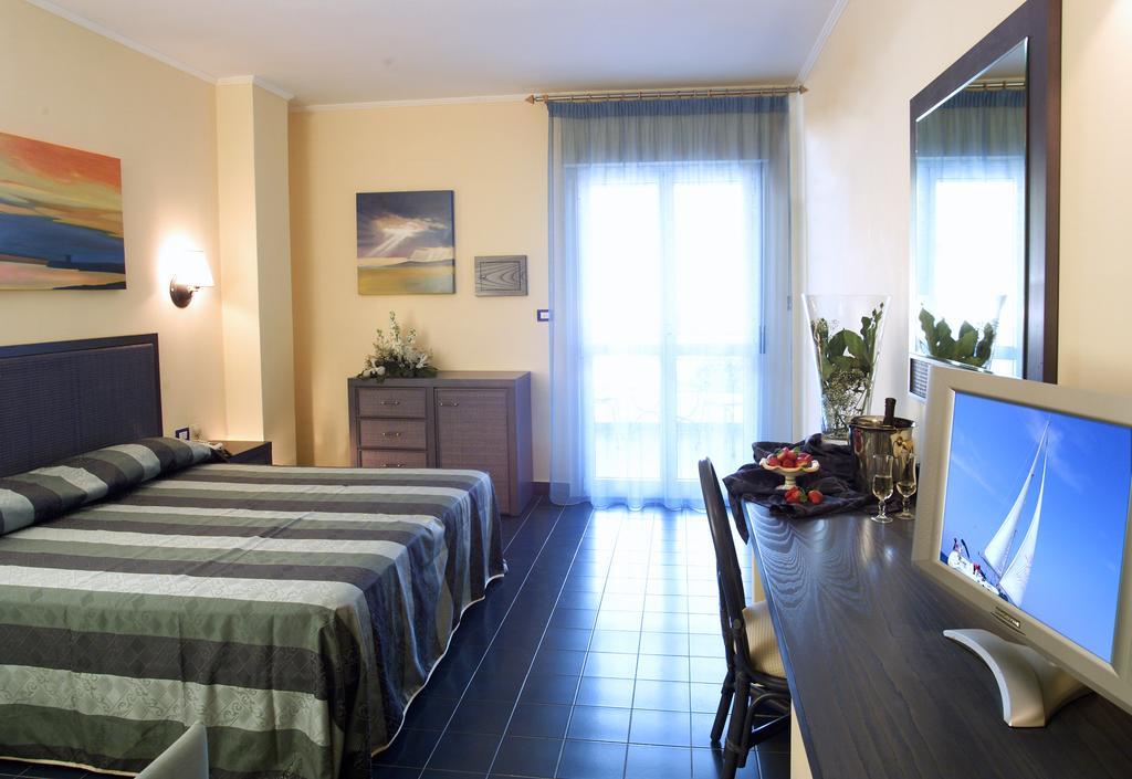 Hotel Baia Dei Faraglioni